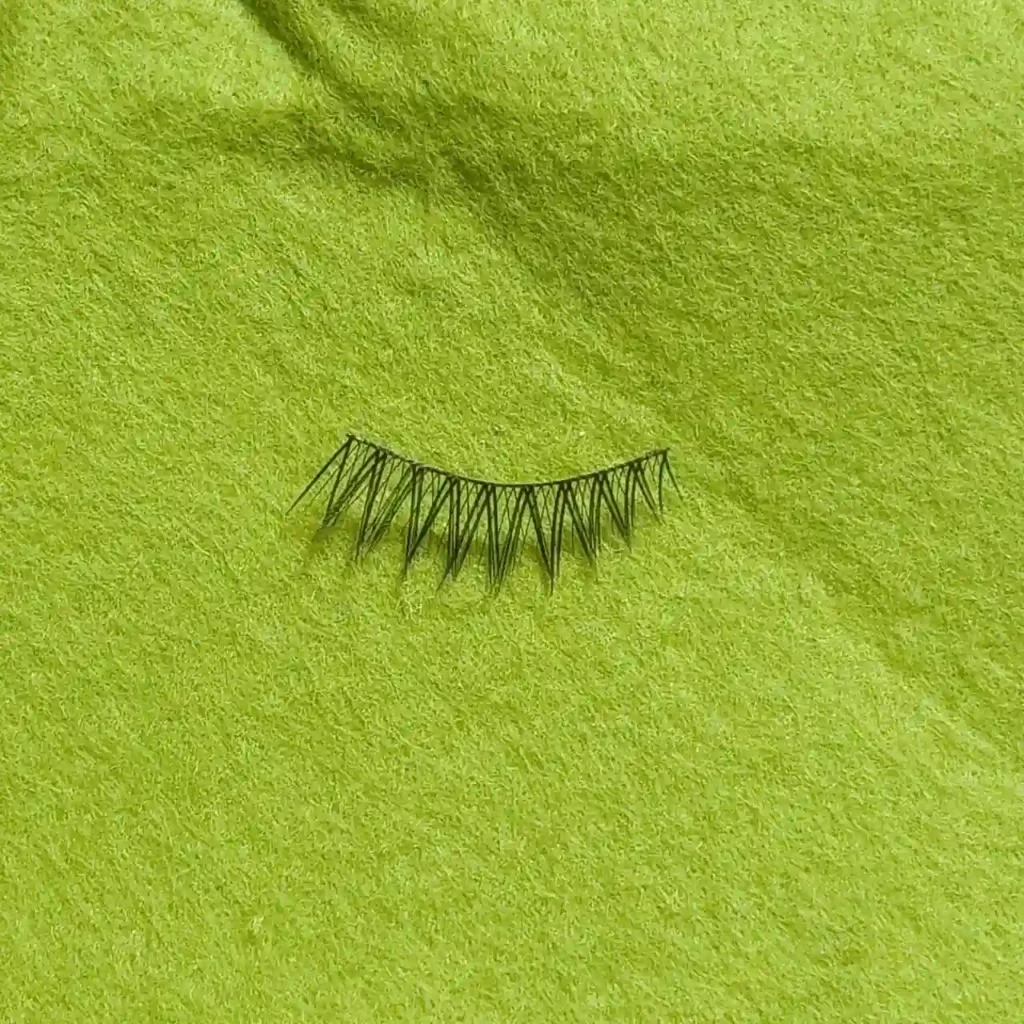 つけまつげ加工前の写真